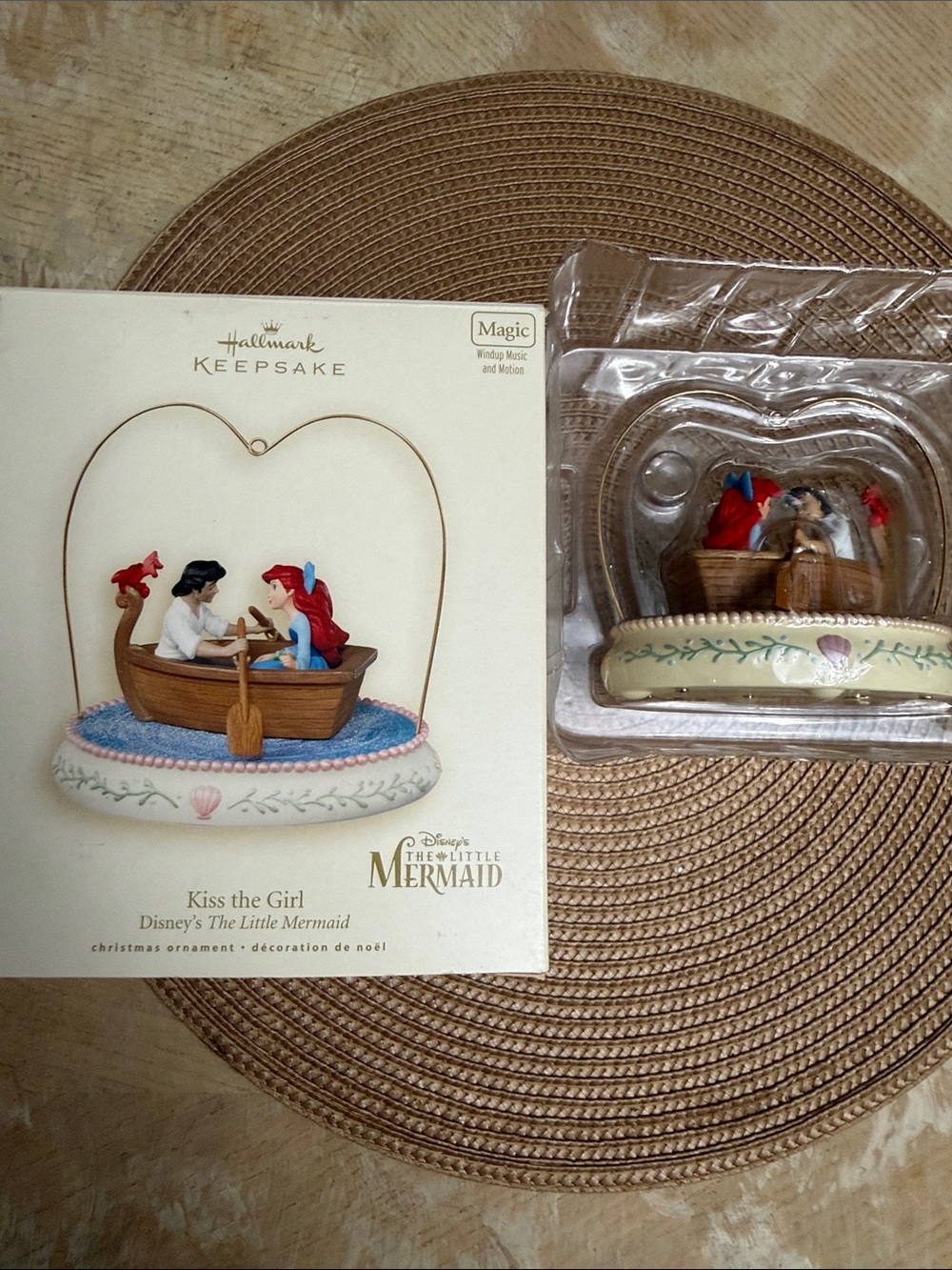 Hallmark Keepsake 🔥 “Kiss The Girl “ 
Disney The little Mermaid Ariel Ornament